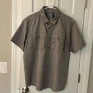 Mountain hardware size large button-down